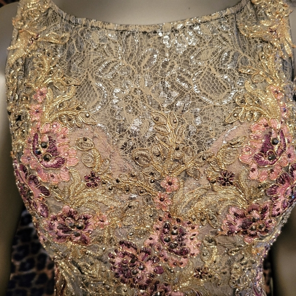 Gown - Picture 5 of 11